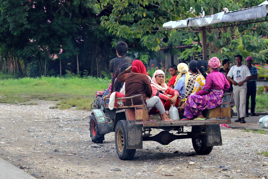 Maguindanao women in Ampatuan town rides a kuliglig on Monday 9 July 2012 on their way to register for for the 10-day general re-listing of voters in the Autonomous Region in Muslim Mindanao (ARMM). MindaNews photo by ERWIN MASCARIÑAS.