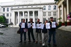 NUJP officials and co-petitioners. Photo by VINCENT GO.