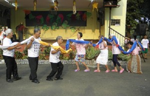 Senior residents of Boystown carry flag colors in Pag-ibig sa Tinubuang Lupa