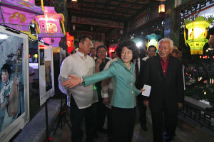 Chinese Ambassador to the Philippines Ma Keqing shows Manila Mayor Alfredo around the Suzhou Cultural Exhibit on Feb. 24, the close of Lunar New Year celebrations. 