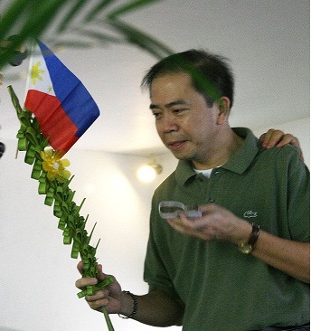 Jun Lozada in a Palm Sunday mass