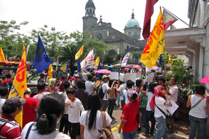 Militants from progressive party-lists marched from Comelec to the Supreme Court on April 8 in protest of the latest High Court decision. Photo by VINCENT GO.