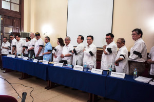 The complainants from civil society groups with lead counsel Harry Roque wear black armbands to protest what they say is Comelec's violation of their right to vote. Photo by MARIO IGNACIO IV