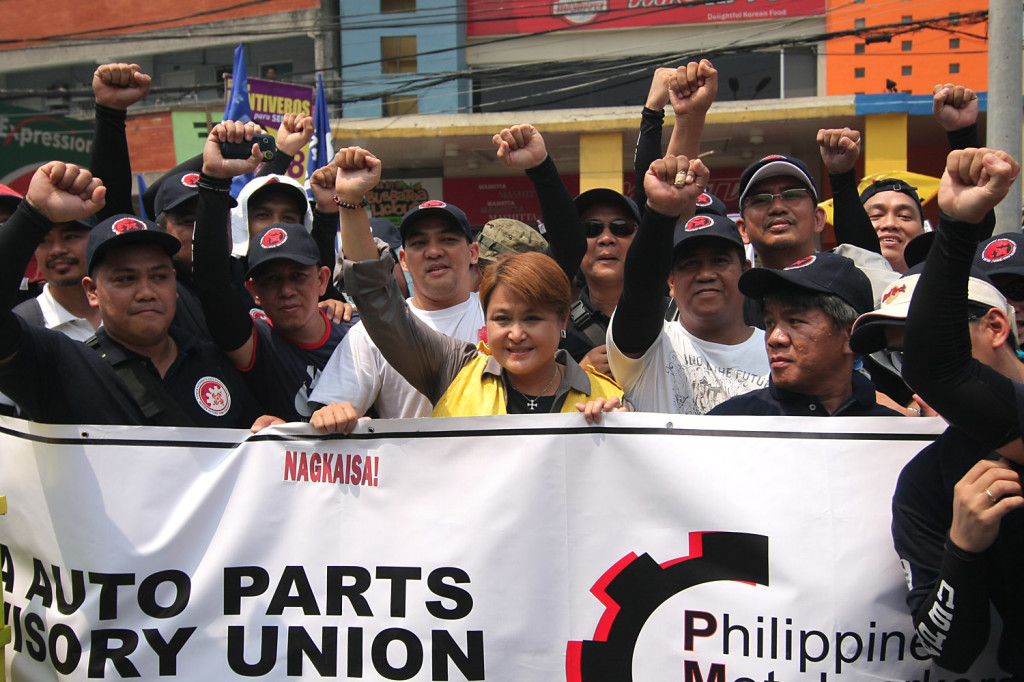Jamby Madrigal (center) and six other senatorial candidates join the May 1 Labor Day rally. Photo by VINCENT GO