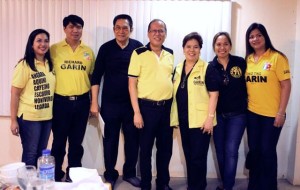 “Interesting photo” is how AAMBIS-OWA first nominee Sharon Garin describes this picture of the Garins of Iloilo with President Benigno Aquino III which she posted online.