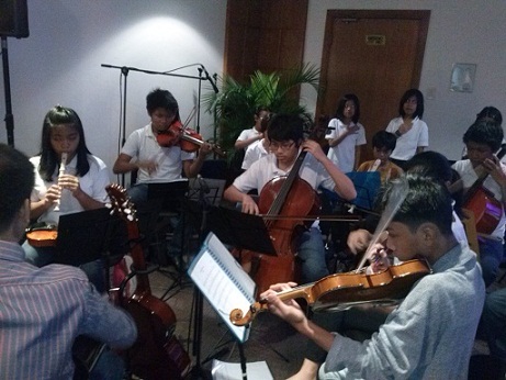 The Kolisko Waldorf School Music Ensemble performs at the exhibit of recovery efforts in Yolanda-hit areas.  Photo by APRIL ANNE BENJAMIN