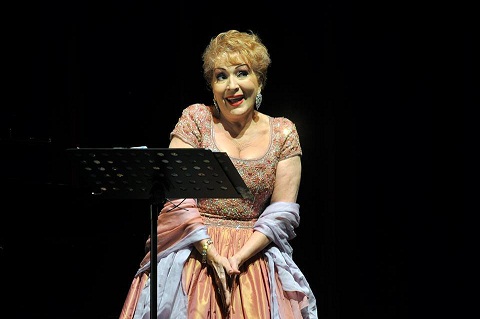 Nelly Miricioiu astounds Manila with her glorious singing