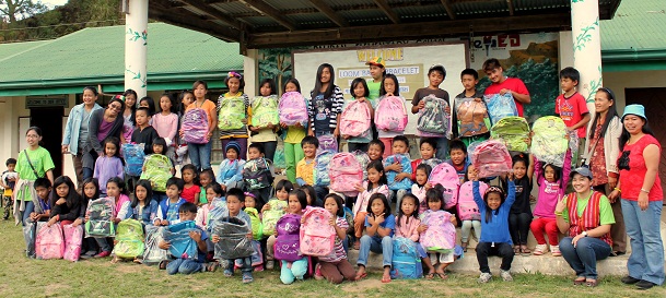 Students in Bakun, Benguet happily show their new school bags  during the Loom Bands For a Cause drive.