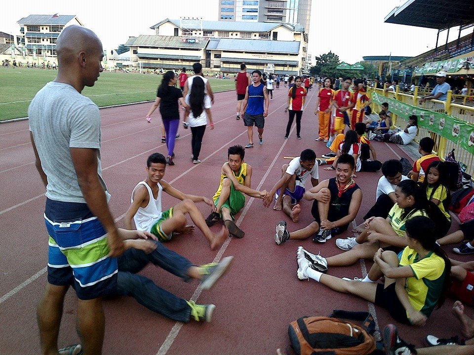 Lester Lagos shares his story with deaf student athletes at the Cebu City Sports Complex. Photo by JOHN PAUL ECARMA MAUNES