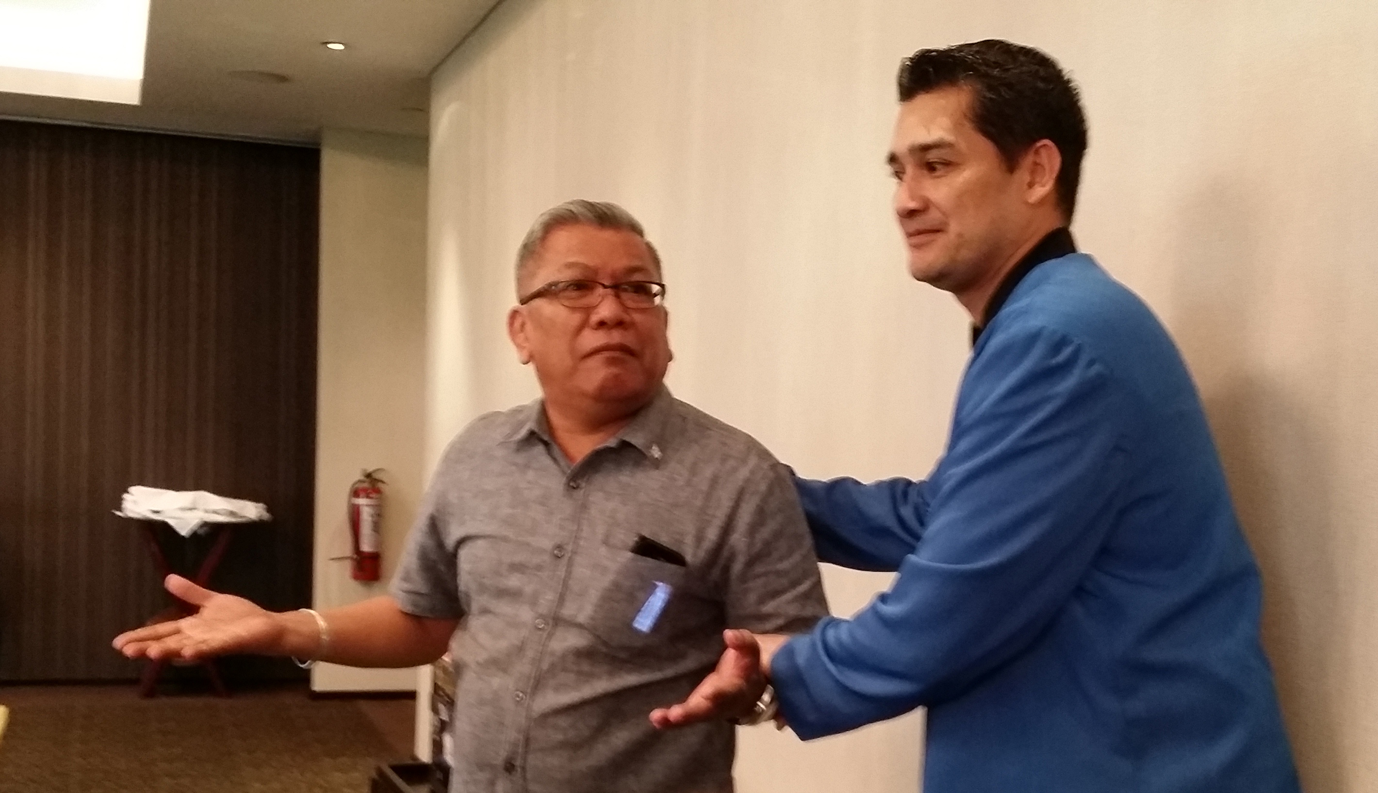 Ponce tests the hotel's readiness to assist PWDs during disasters by pretending to be deaf.