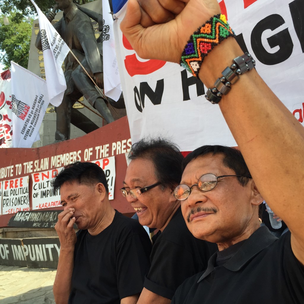 Samahan ng mga Ex-detainees Laban sa Detensyon at Aresto-Northern Mindanao (Selda) chairman Hugo “Jerry” Orcullo raises a clenched fist during an indignation fast against impunity at the Press Freedom Monument. Flanking him  are Selda-NMR spokesperson Melencio Cabaraban (left) and Solidarity of Transport in Region 10 (Starex) founder Armando Naul. (Photo by CONG B. CORRALES)