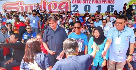 Supporters of Binay posted this photo to belie reports that he was booed at the Sinulog festival in Cebu Sunday.