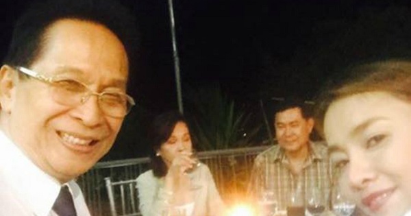 Duterte lawyer Salvador Panelo took a selfie while attending Gloria Arroyo's birthday party last April 5 at her residence in La Vista.