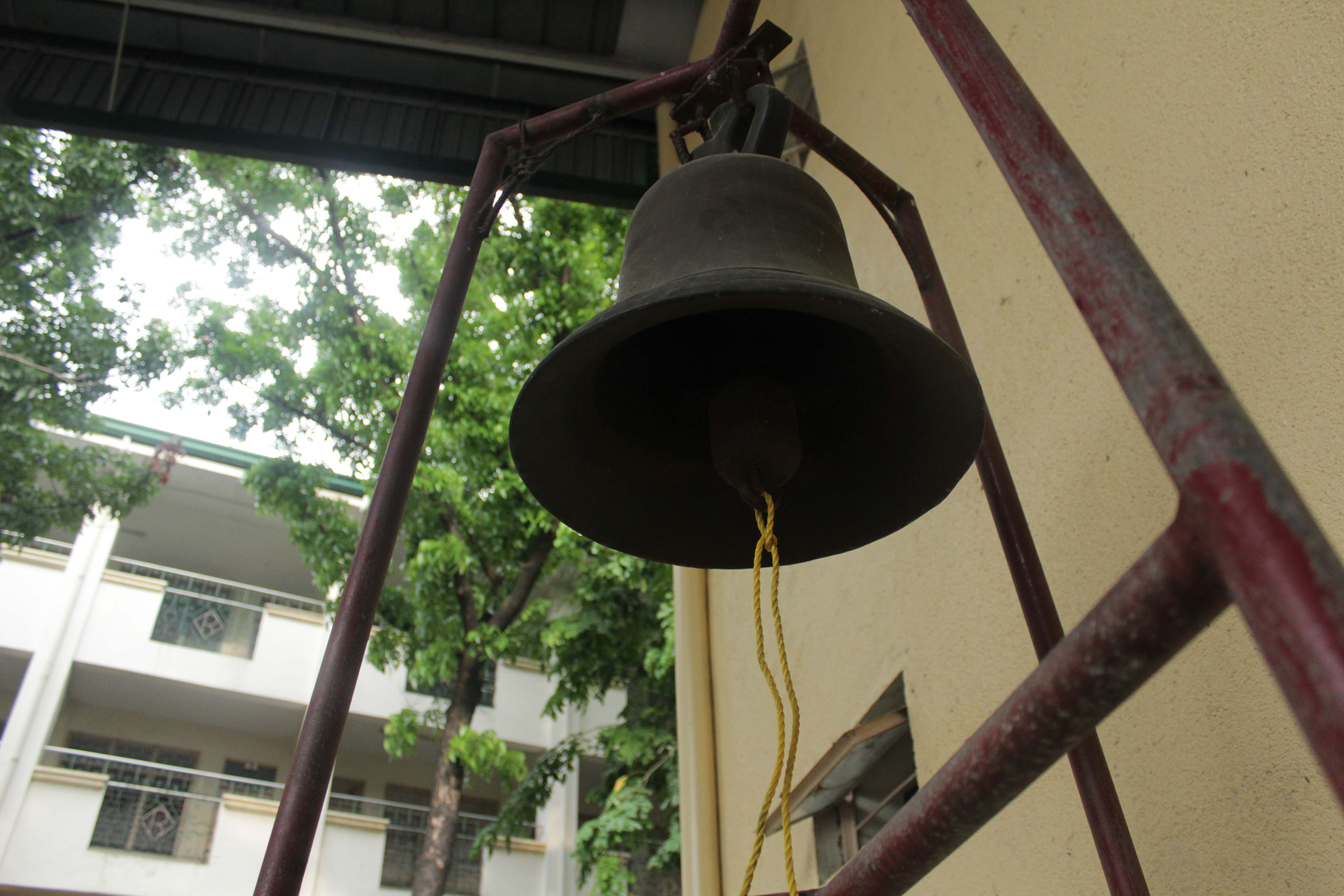 The bronze bell the Pedro E. Diaz High School strikes to signal an earthquake drill.