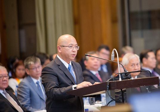 Solicitor General Florin Hilbay delivering his statement at the U.N. Arbitral Court