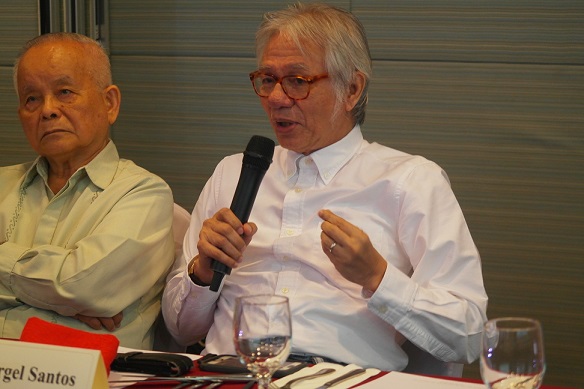 CMFP's Vergel Santos . To his right is Crispin Maslog of UP Los Baños and AIJC.