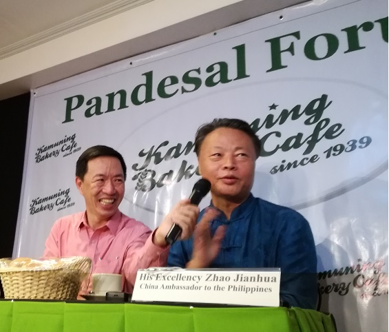 Chinese Ambassador Zhao Jianhua gives a briefing on Pres. Duterte's China visit at Kamuning Bakery Oct. 14. With him is Philstar columnist Wilson Lee Flores, owner of Kamuning Bakery.