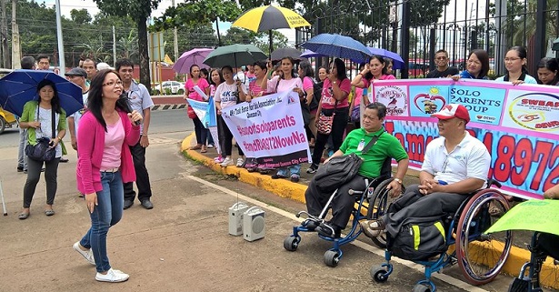 Solo parents campaign for more support. Photo from the Facebook page of  DSWD Secretary Judy Taguiwalo.