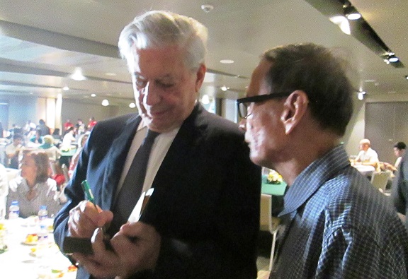 2.)Vargas Llosa signs a copy of his novel for short story writer and journalist Amadis Ma. Guerrero.