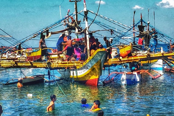 Happy fishermen back from Scarborough shoal. Photo from ABS-CBN online.