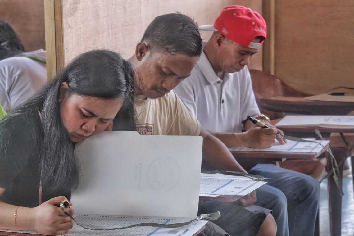 Three voters fill out their ballots during the 2019 elections. (File photo/Luis Liwanag)