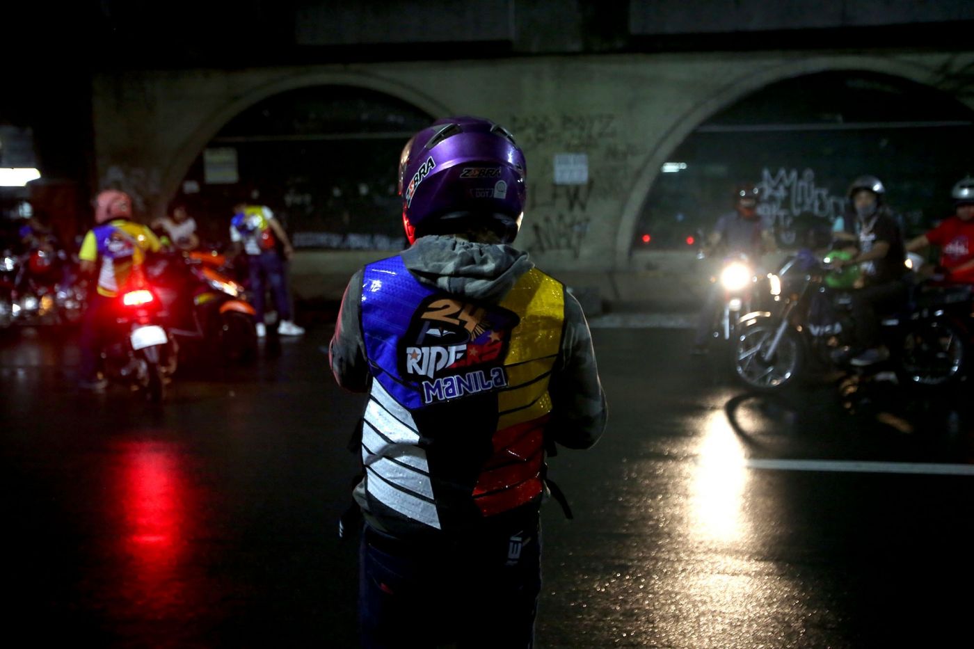 CASHING IN ON CRISIS Relying on Facebook posts, members of Angkas Riders and Passengers Group earn from cmmuters seeking speed and convenience while hurdling traffic problems in Metro Manila. - RICHARD A. REYES