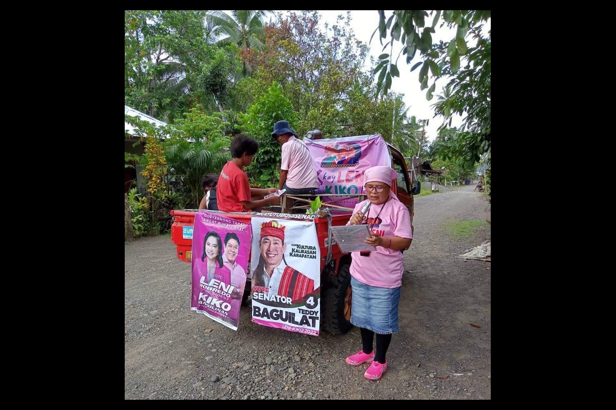 Talaandig Indigenous Women campaigning for Leni-Kiko in Brgy. Don Alejandro, Agusan del Sur