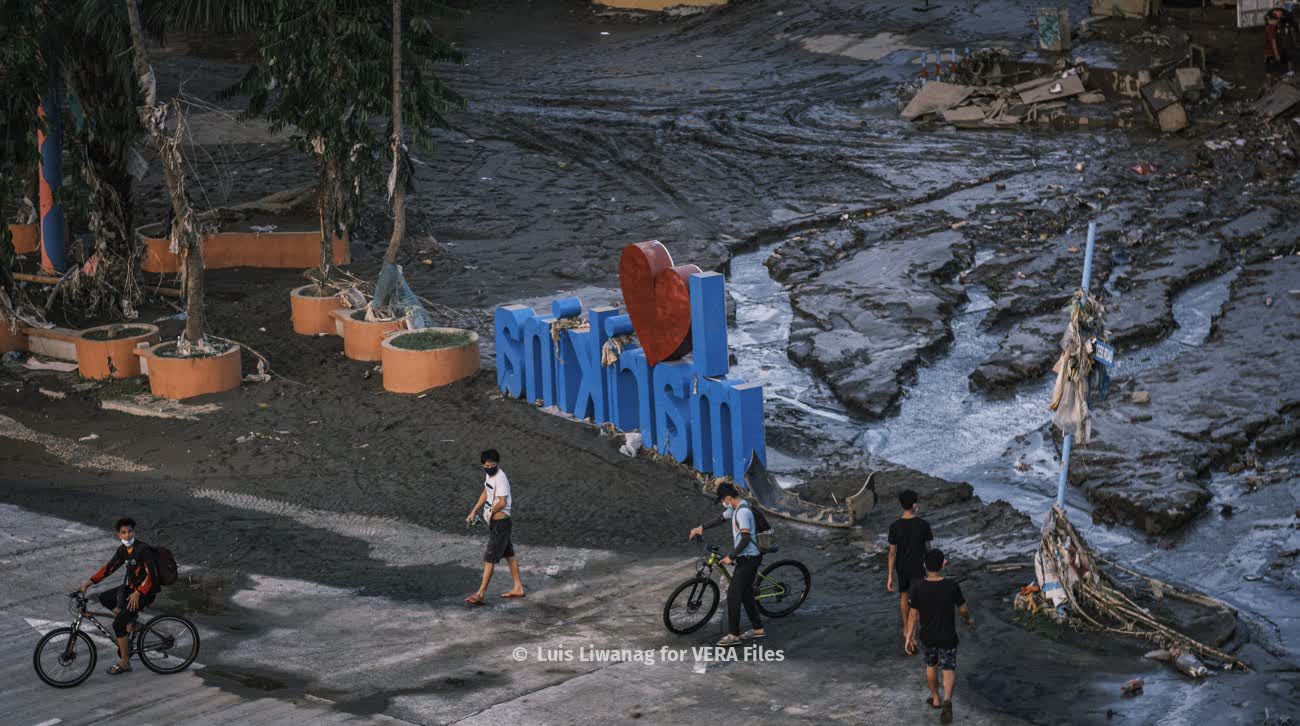 From Ulysses’ debris, Marikina residents move on 1/10 Photos by Luis Liwanag