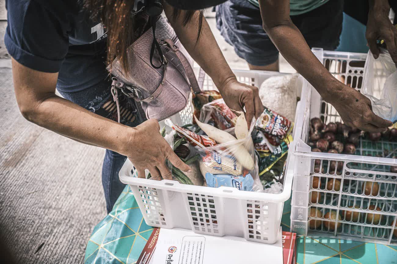 Community Pantry: A noble idea deserves more even as it sparks paranoia from some quarters 5/7 Photo by Luis Liwanag