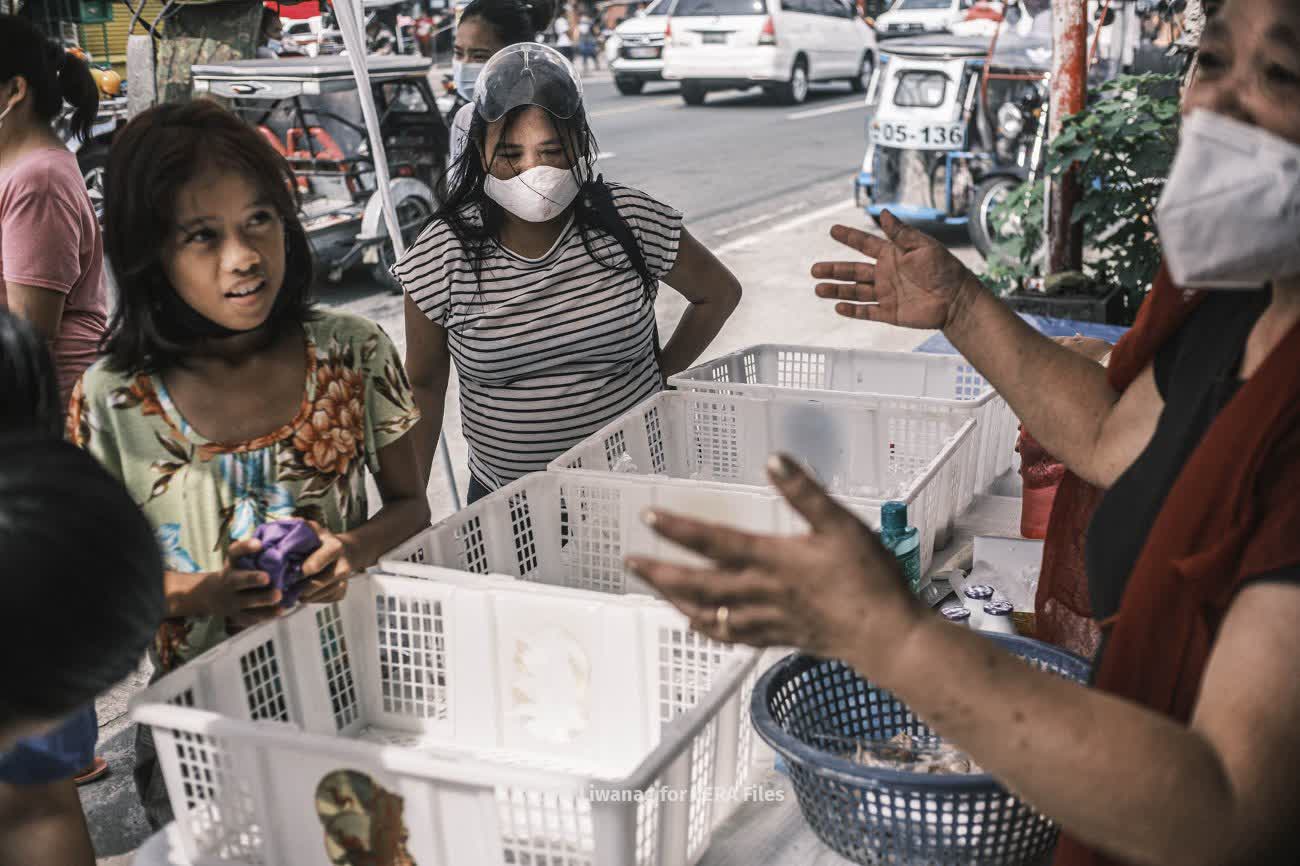 Community Pantry: A noble idea deserves more even as it sparks paranoia from some quarters 6/7 Photo by Luis Liwanag