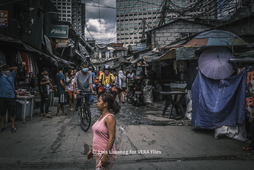 Hunger does not know social distancing 1/17 Photos by Luis Liwanag