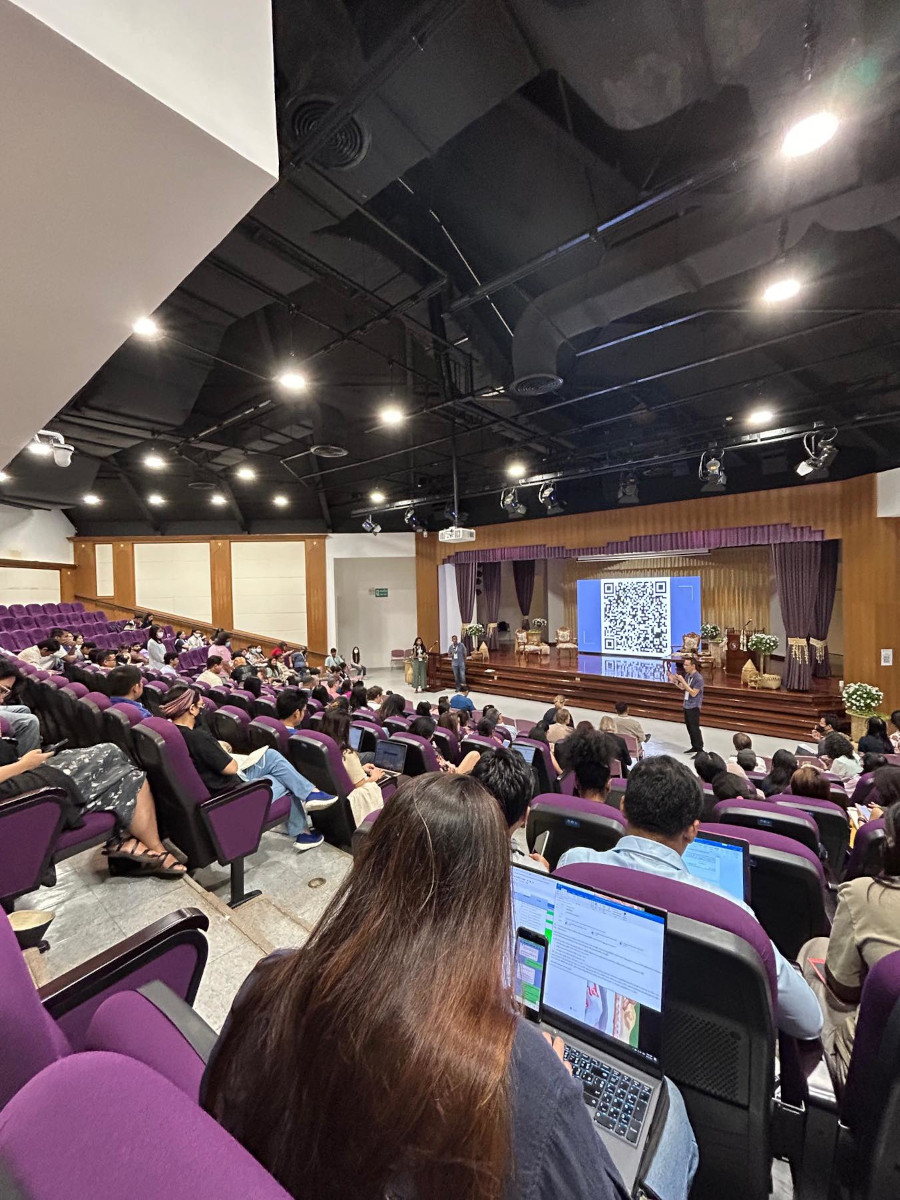 DRAPAC23 attendees join a plenary session before they break out in groups for the consultation of a DRAPAC network.