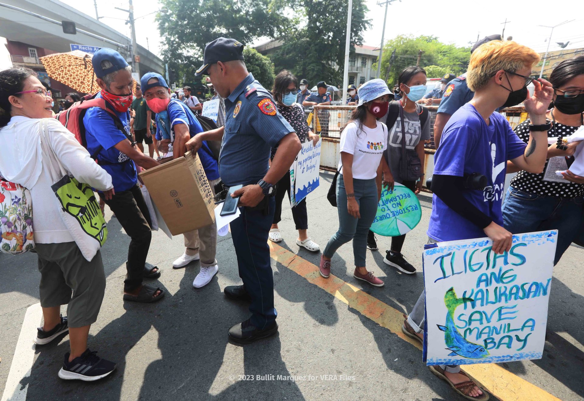 Save Manila Bay, save the country 2/6 Photo by Bullit Marquez