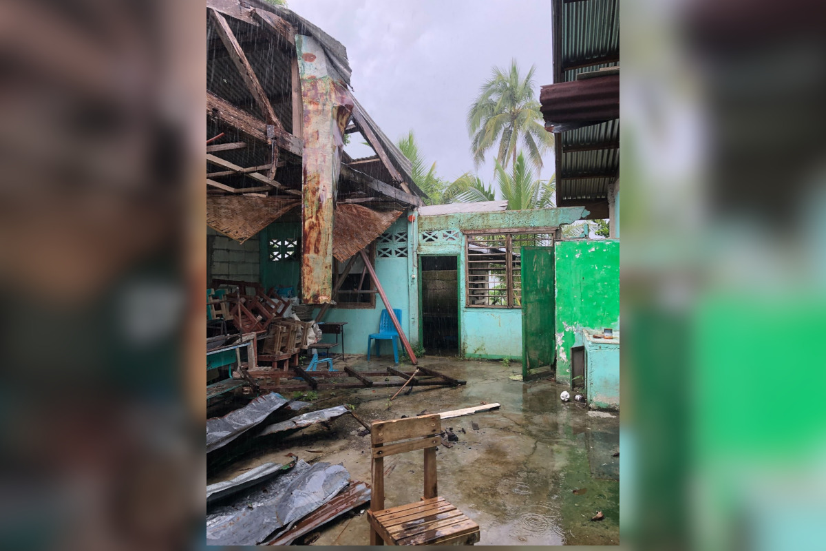 Debris from wood trusses and pieces of roof panels in Mahayag Norte Elementary School, Catigbian (Photo by: Ellyza Gamutan)