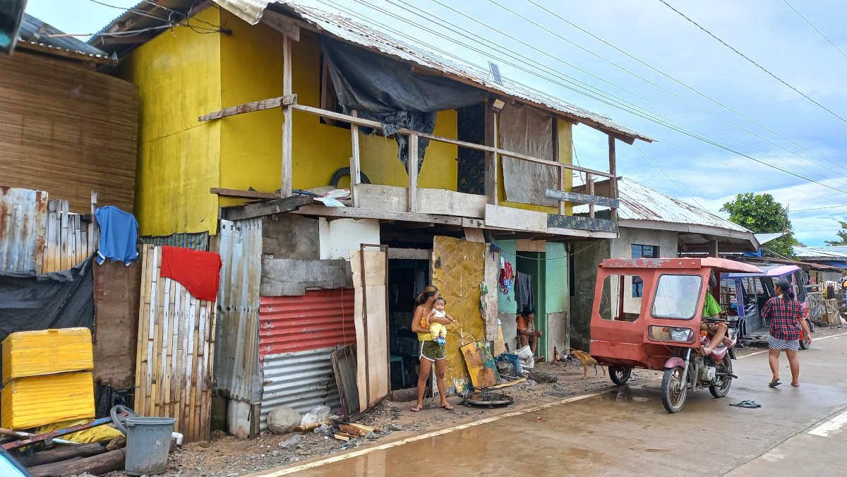 Makeshift homes in Ubay