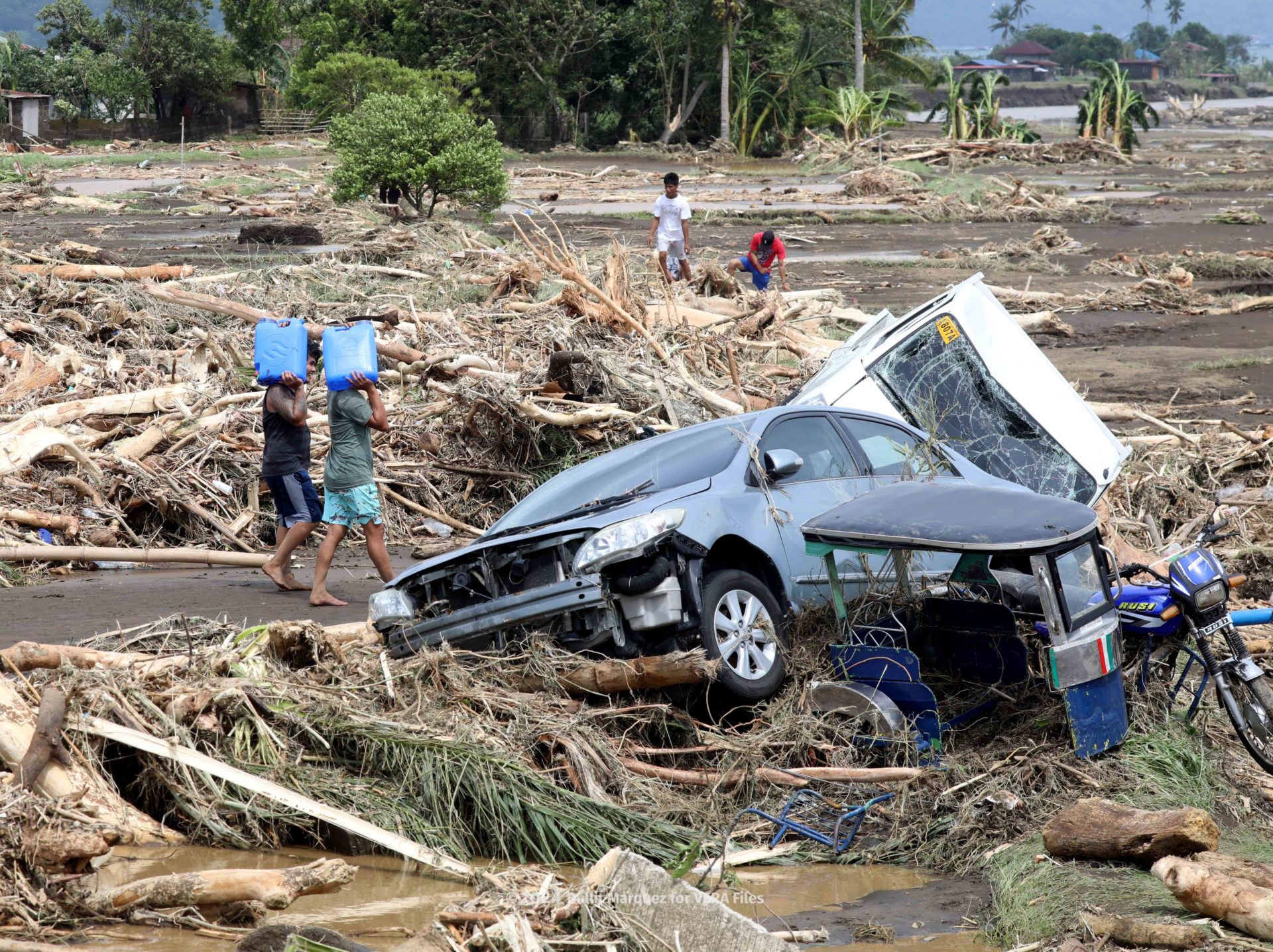 Typhoon Kristine - Laurel Batanggas 2/11 Photo by Bullit Marquez