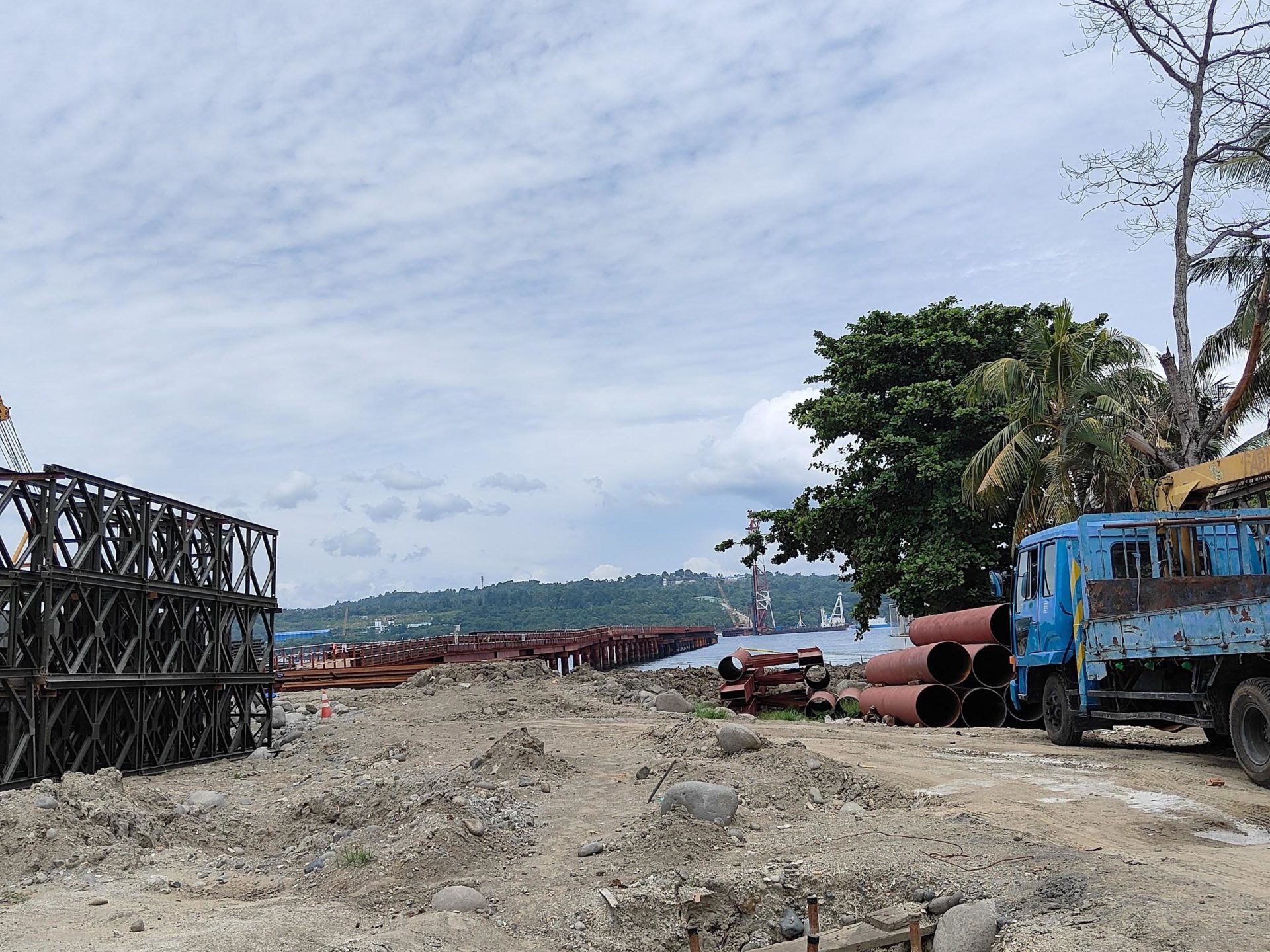 Samal Island - Davao City Interconnector Bridge perspective and preparatory works. Source: DPWH