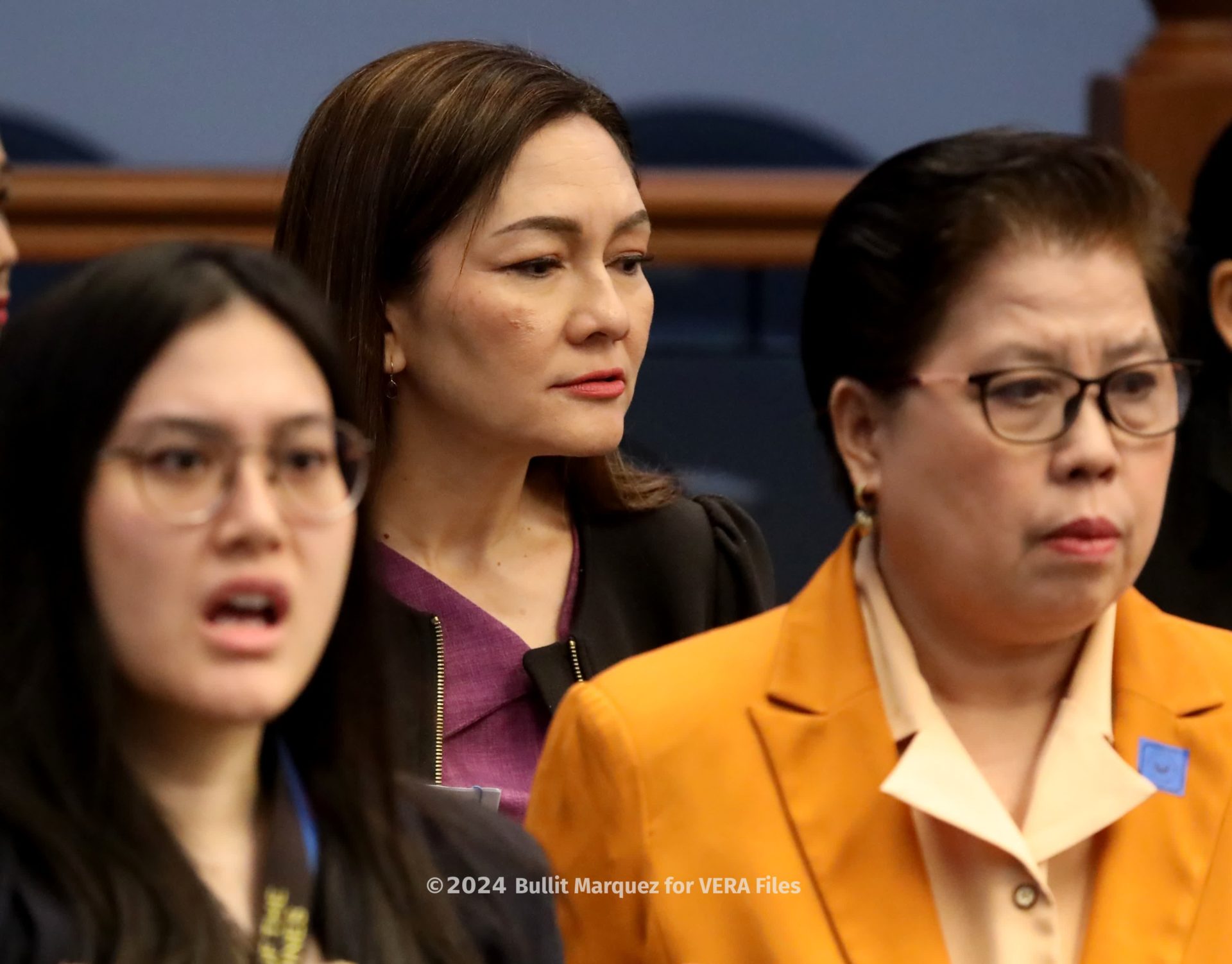 Sen. Risa Hontiveros behind the victims of Quiboloy. Photo by Bullit Marquez