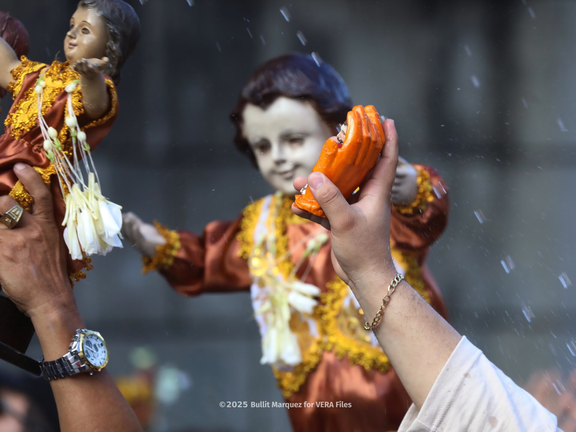 Love and devotion for the Child Jesus. Photo by Bullit Marquez 8/10