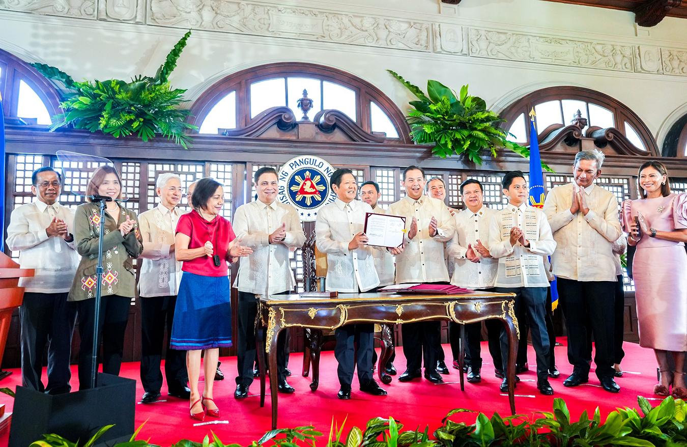 President Marcos signs Maharlika Investment Fund Act on July 18, 2023. PHOTO: Presidential Communications Office website.