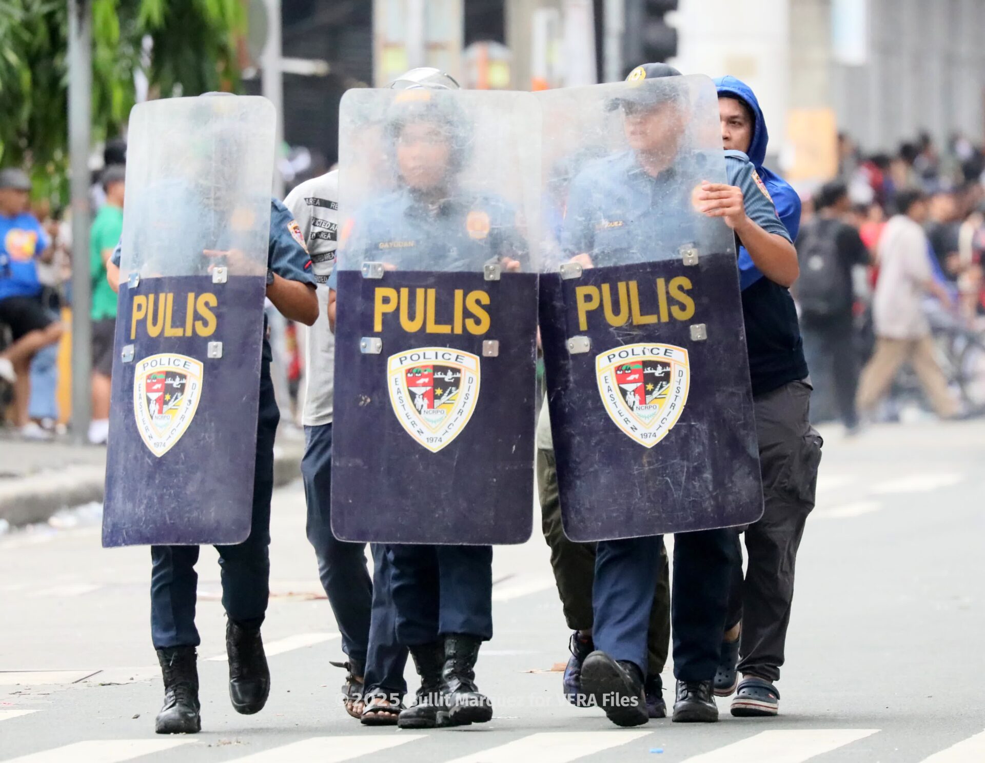1/15 Thugs disrupt anti-corruption protest in Mendiola. Photo by Bullit Marquez
