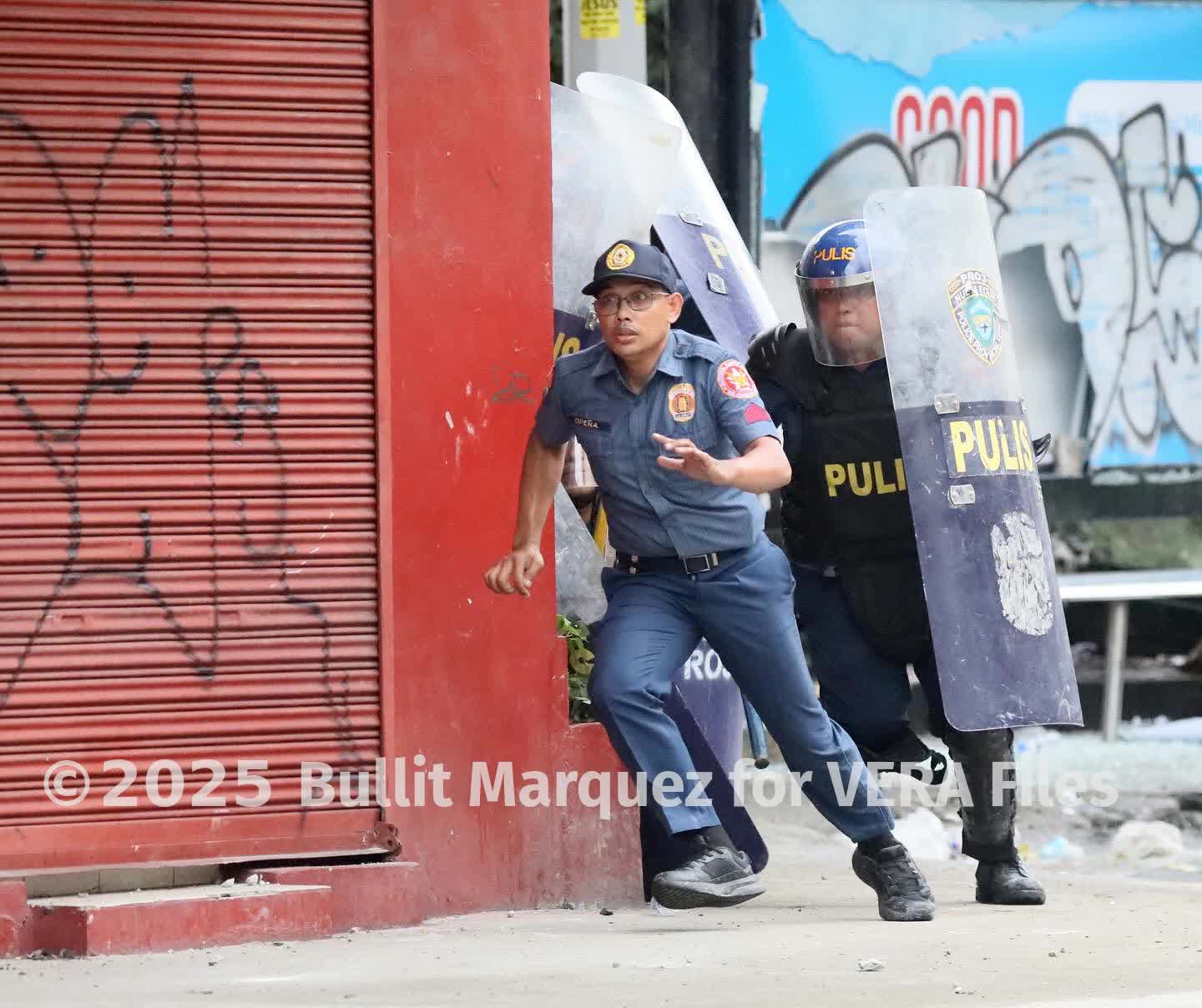 15/15 Thugs disrupt anti-corruption protest in Mendiola. Photo by Bullit Marquez