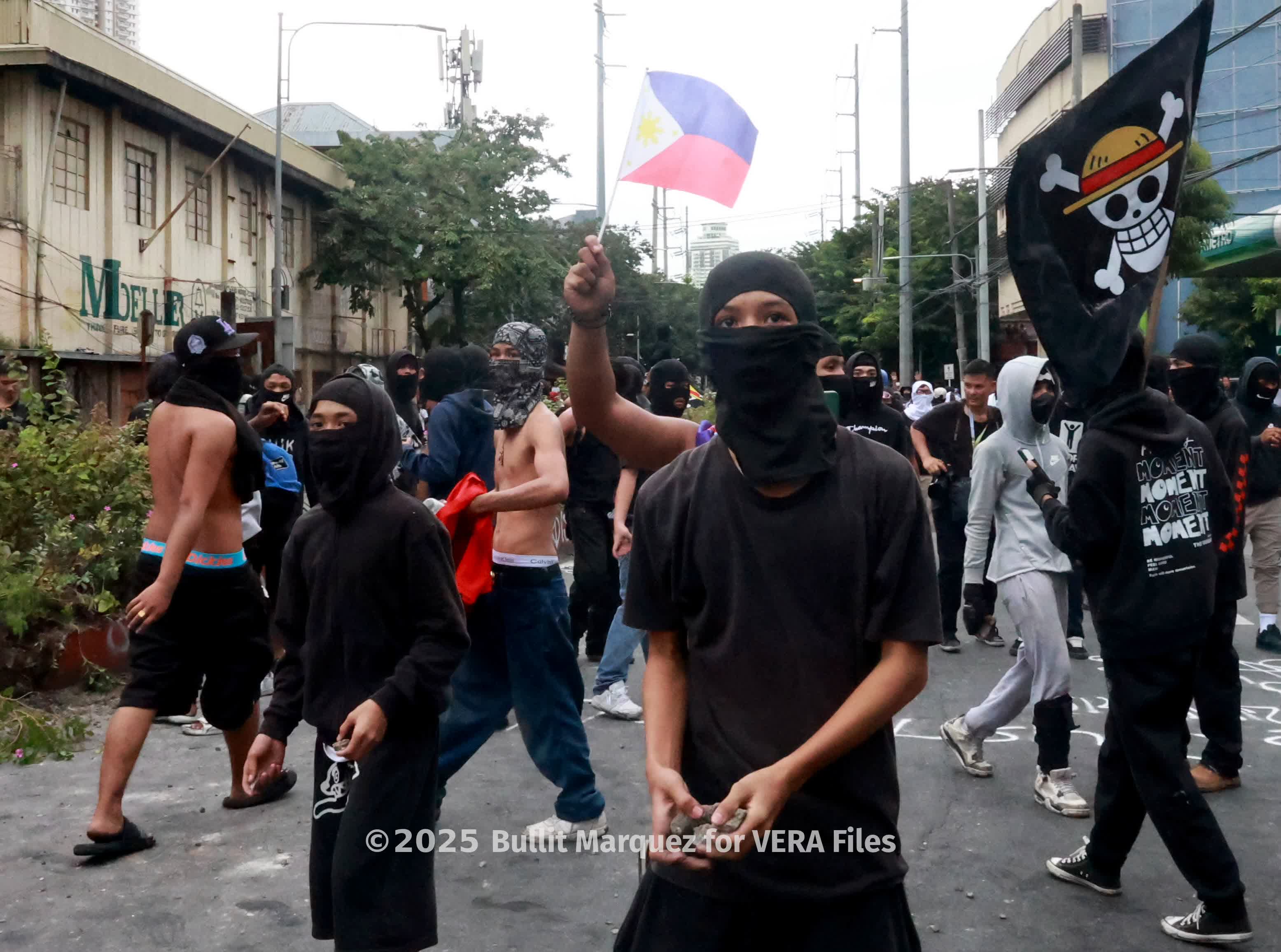 2/15 Thugs disrupt anti-corruption protest in Mendiola. Photo by Bullit Marquez