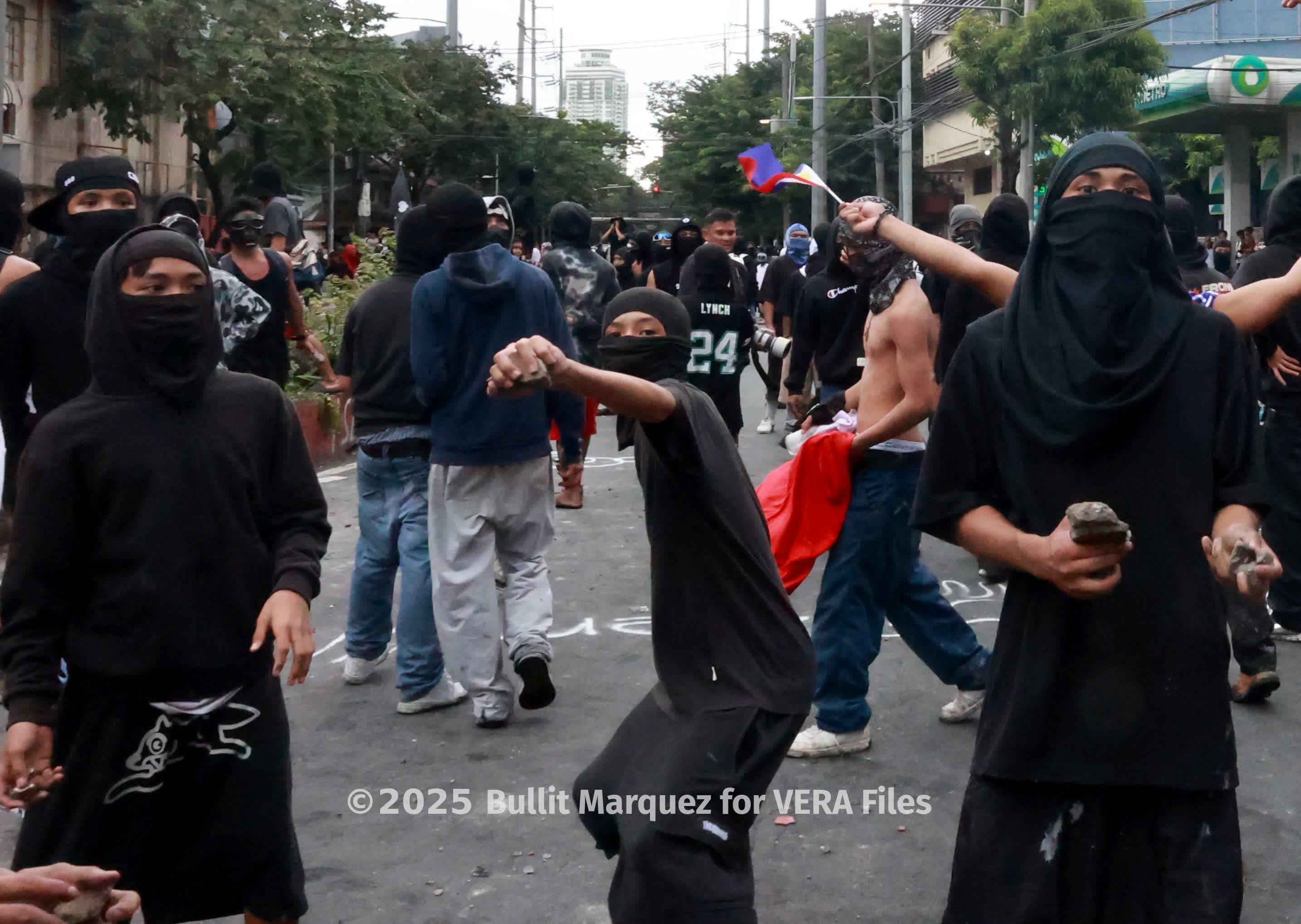3/15 Thugs disrupt anti-corruption protest in Mendiola. Photo by Bullit Marquez