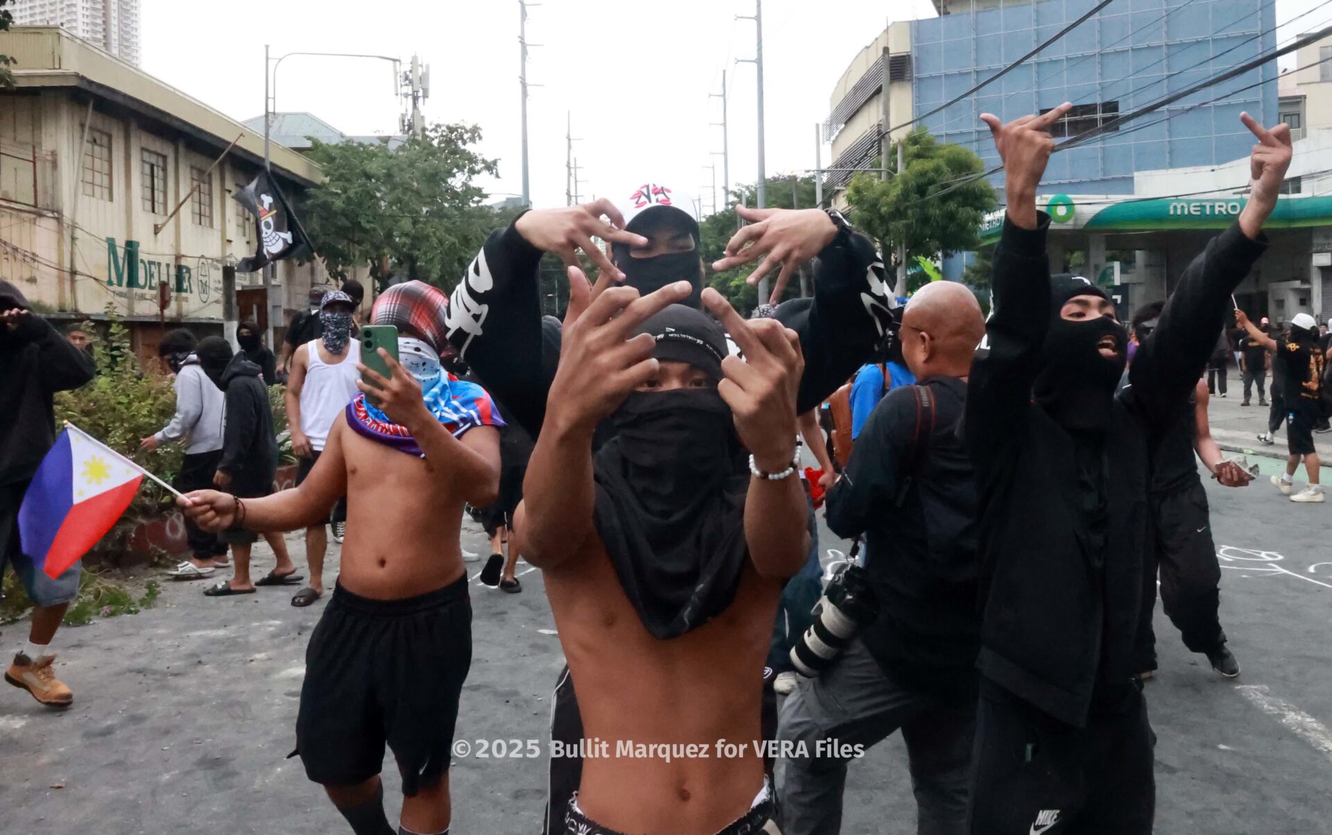 5/15 Thugs disrupt anti-corruption protest in Mendiola. Photo by Bullit Marquez
