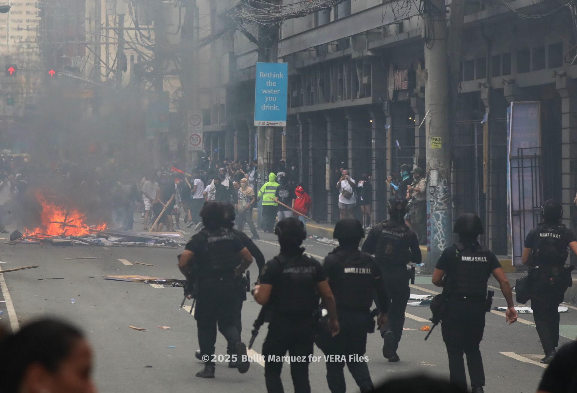 6/15 Thugs disrupt anti-corruption protest in Mendiola. Photo by Bullit Marquez