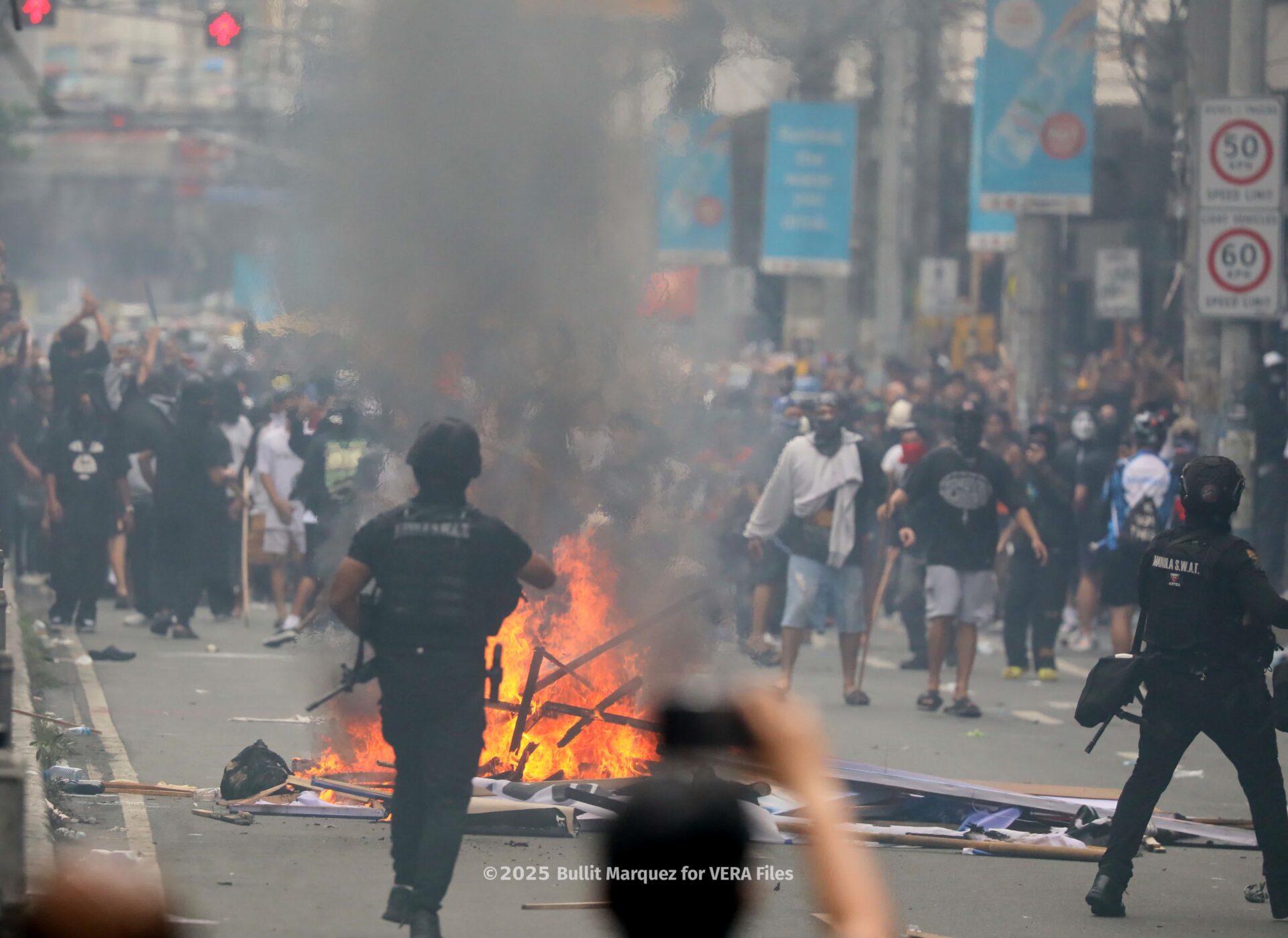7/15 Thugs disrupt anti-corruption protest in Mendiola. Photo by Bullit Marquez