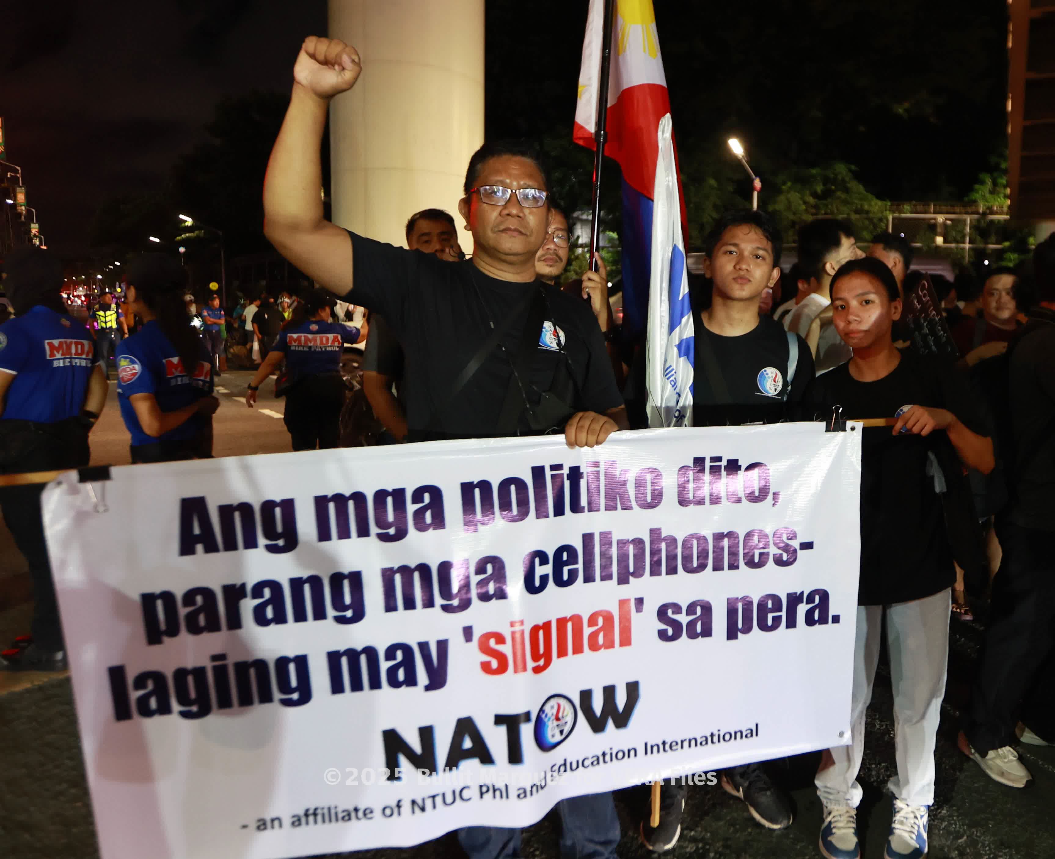 13/15 Trillion peso march’s message: Parusahan ang nangurakot. Photo by Bullit Marquez for VERA Files
