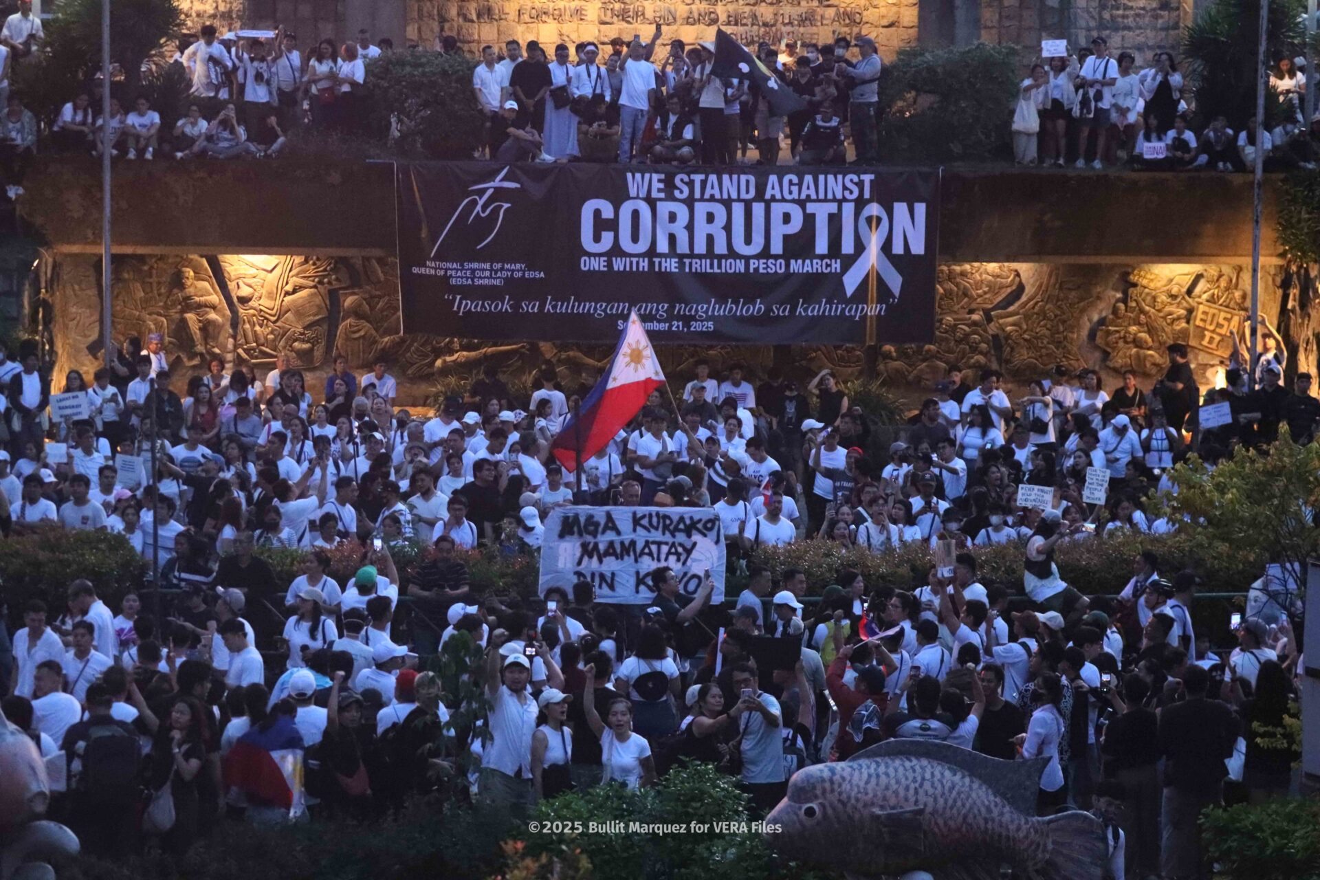 15/15 Trillion peso march’s message: Parusahan ang nangurakot. Photo by Bullit Marquez for VERA Files