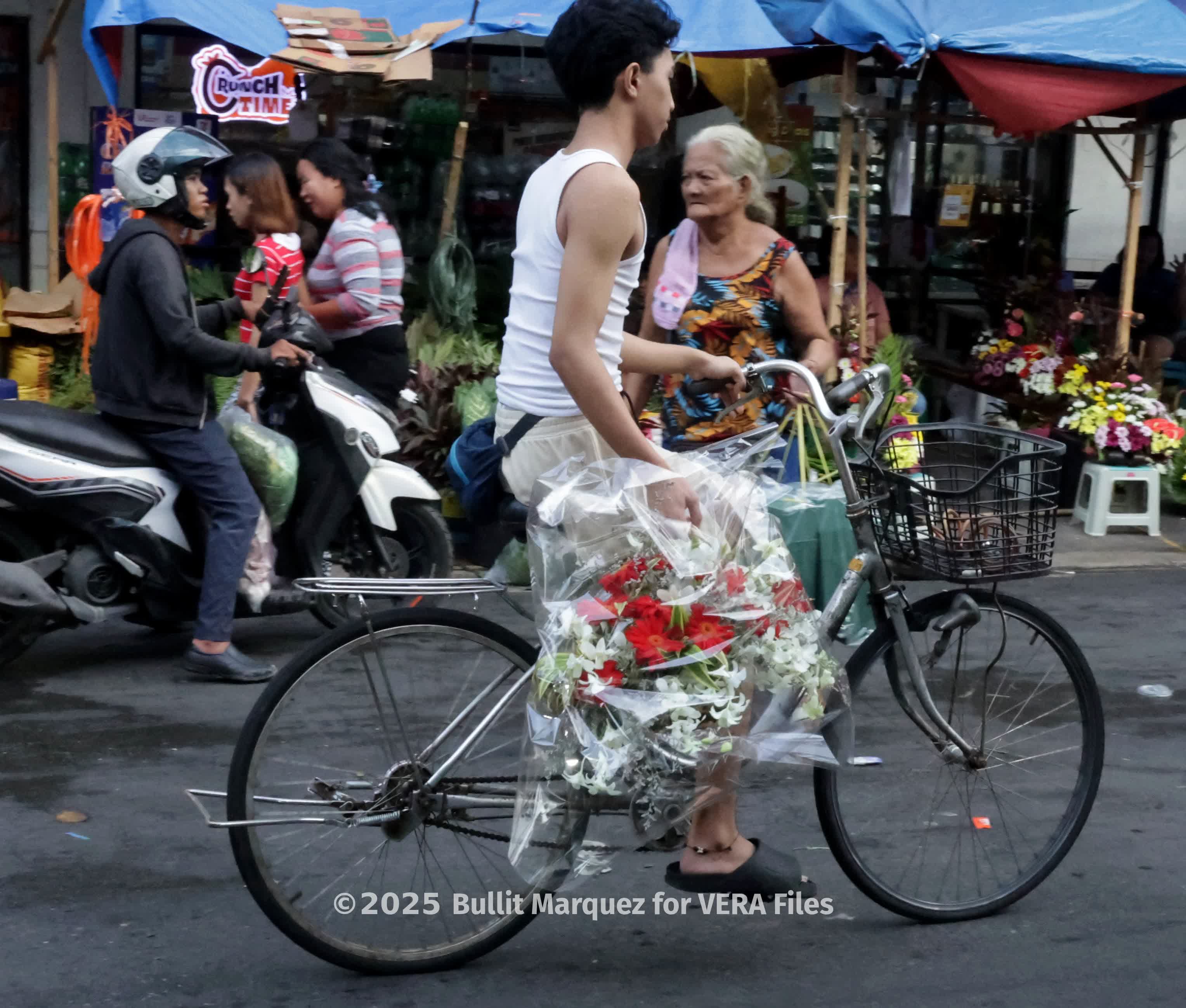 Dangwa Flower market. Photo by Bullit Marquez for VERA Files
